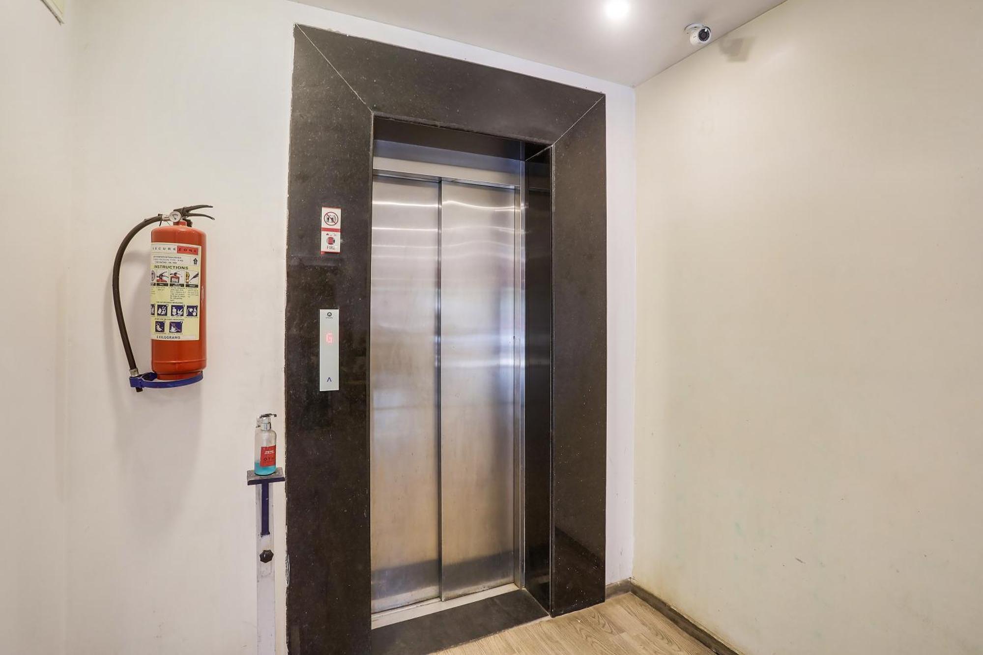 Townhouse Rajdhani Residency Sururnagar Eksteriør billede