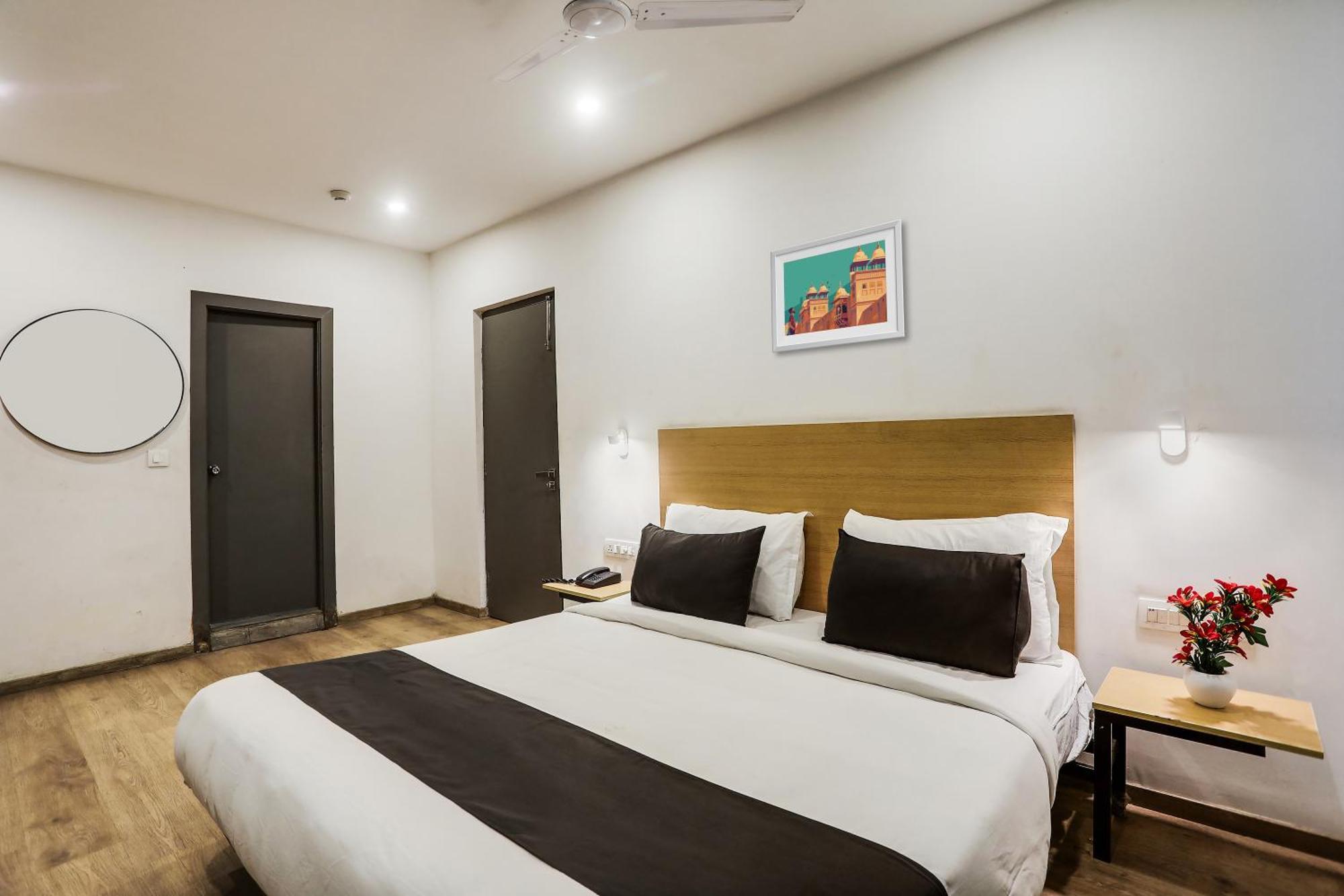 Townhouse Rajdhani Residency Sururnagar Eksteriør billede